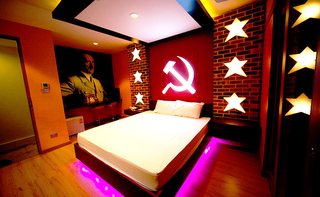 Illustration for article titled Thailand Hotel Decorates Room With HitlerÂ